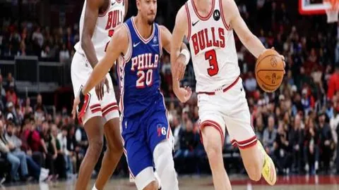 月圆花好夜，灯火璀璨欢声扬