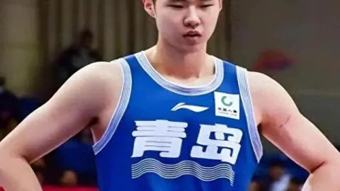 全国人大常委机构人员变动公告